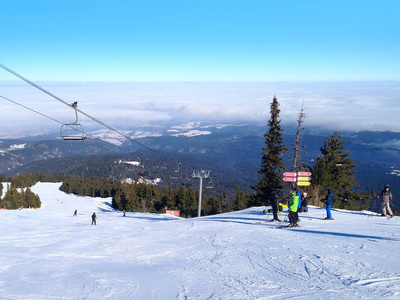 冬山，高山滑雪胜地博罗韦茨，保加利亚的斜坡