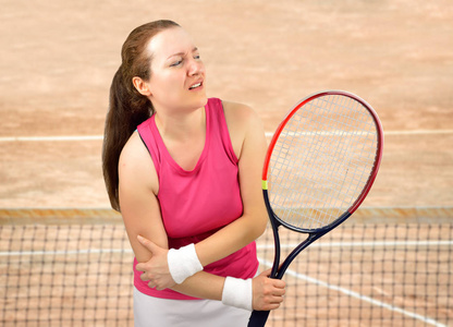 网球女选手受伤
