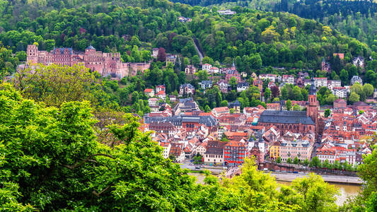美丽的中世纪小镇海德堡的全景视图包括 C