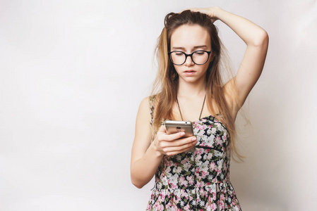 小朋友摸头发图片