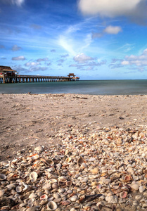 长时间曝光的壳上那不勒斯海滩，佛罗里达州