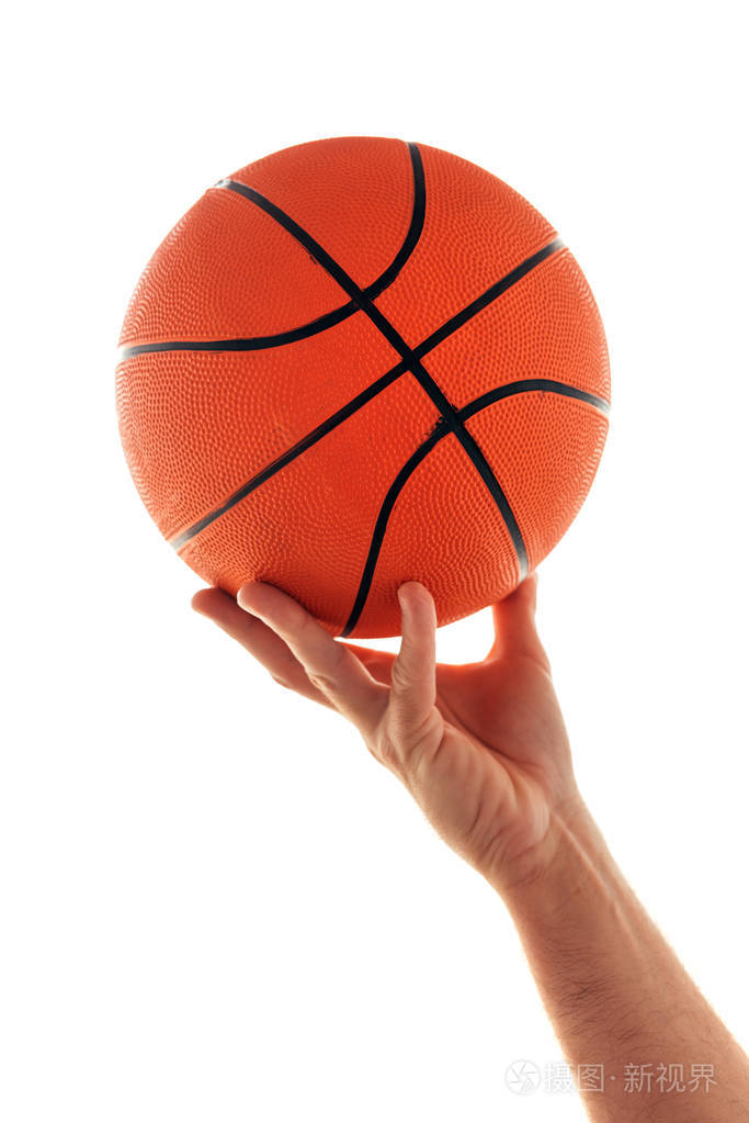 男手与孤立的白色背景上的篮球球