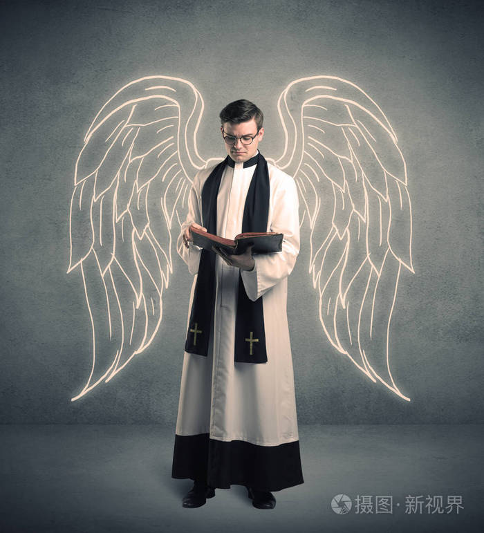 年轻的牧师在他的祝福