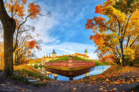亮丽的风景线多彩的秋季景观.彩色的树叶秋天照片