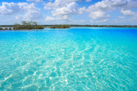 在玛雅墨西哥拉古纳德 Bacalar 泻湖