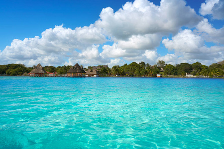 在墨西哥 Bacalar 泻湖泻湖