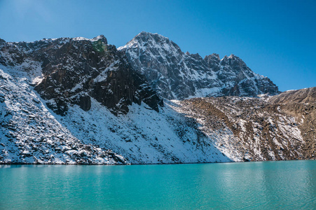 雪山湖泊