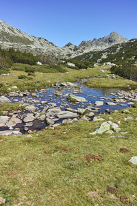 惊人的景观与 Prevalski 湖和 Dzhangal 峰值，皮林山