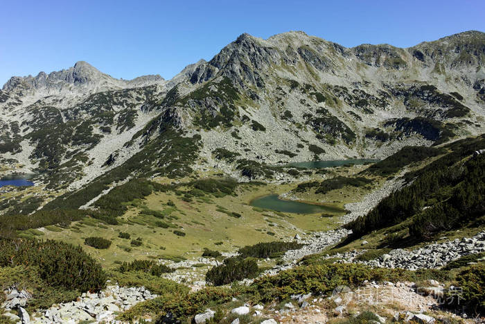 惊人的景观与 Prevalski 湖和 Dzhangal 峰值，皮林山