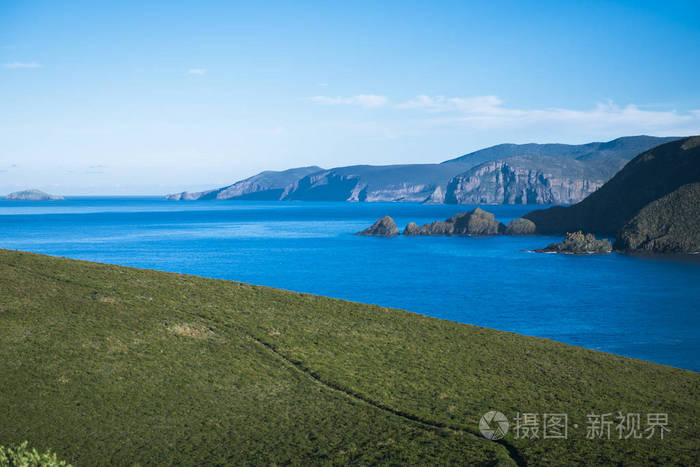 在下午晚些时候砺岛海滩的视图