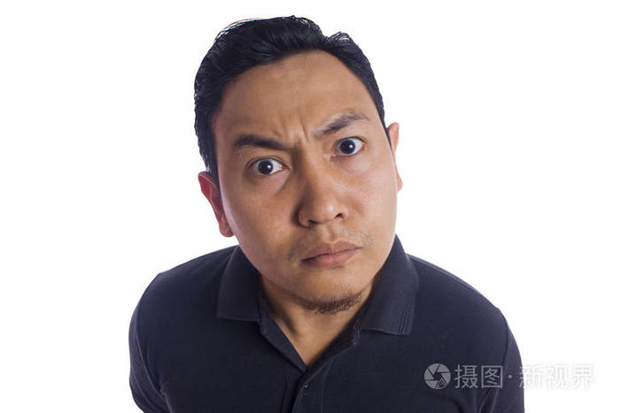 愤怒的表情滑稽的亚洲人特写