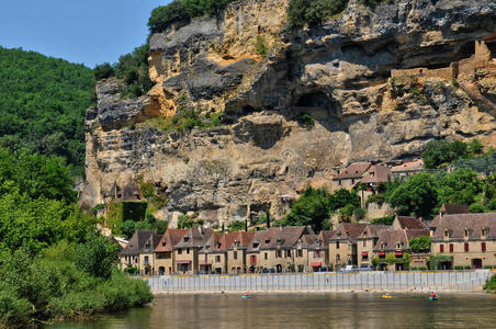 法国，多尔多涅风景如画的la roque gageac村