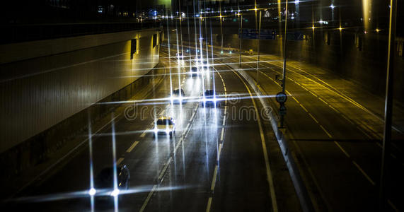 高速公路上的车灯