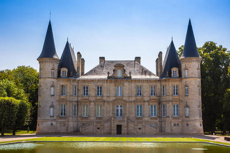 皮孔龙格维尔城堡是年著名的葡萄园城堡之一
