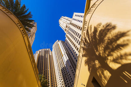阿联酋迪拜的高楼大厦和街道图片