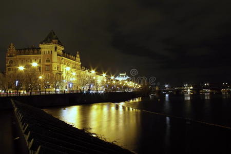 捷克共和国布拉格城堡和夜间银行