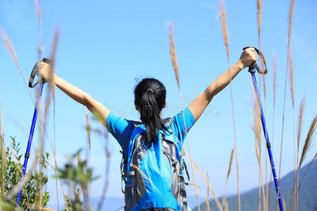 谢天谢地的女登山者