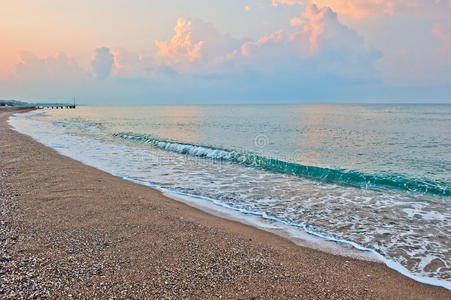 黎明时的海浪