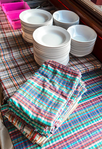 盘子和桌布