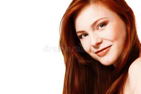 美丽的红色长发年轻迷人的女人