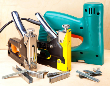 工具订书机电气和手动机械用于房屋家具和支架的维修工作