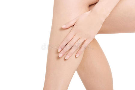 女人光滑的膝盖，娇生惯养。spa概念。