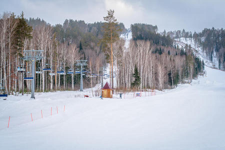 高山滑雪缆车