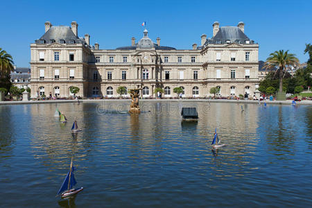 巴黎的卢森堡宫。
