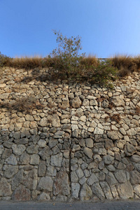 石和混凝土墙