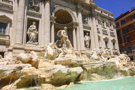 在罗马，意大利的特雷维喷泉 许愿