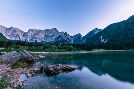 在 Fusine，意大利湖的日落