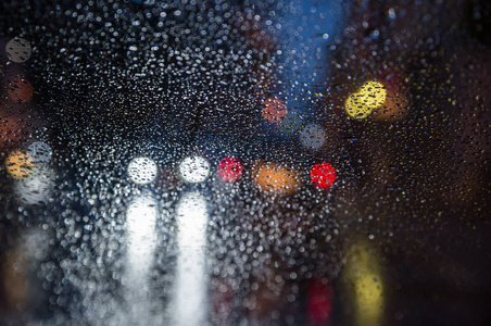 雨中的交通堵塞