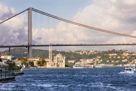 伊斯坦布尔的景点, 在博斯普鲁斯海峡邮轮