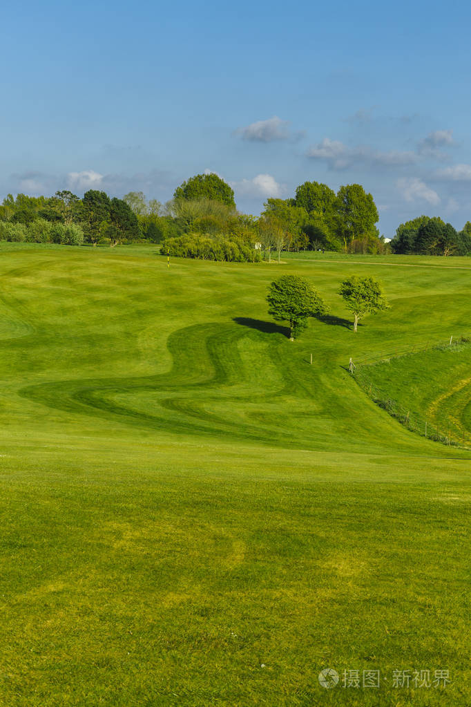 田园诗般的夏日景色.运动,休闲,休闲,娱乐的概念