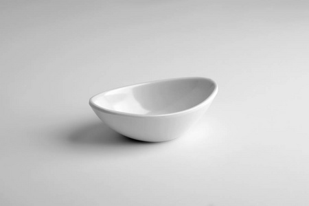 椭圆形白色碗