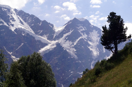 在一个晴朗的天山风景