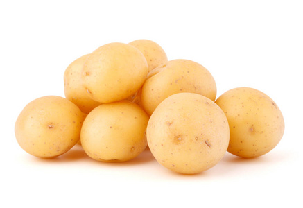 成熟土豆在白色