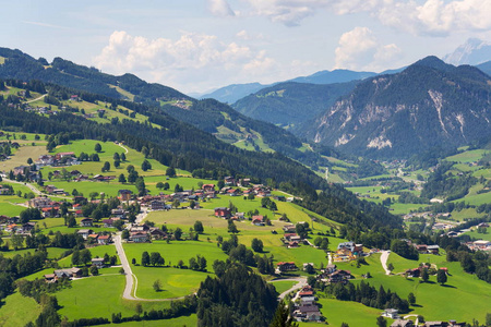 美丽的谷与前采矿镇 Schladming 在施蒂里亚, 奥地利