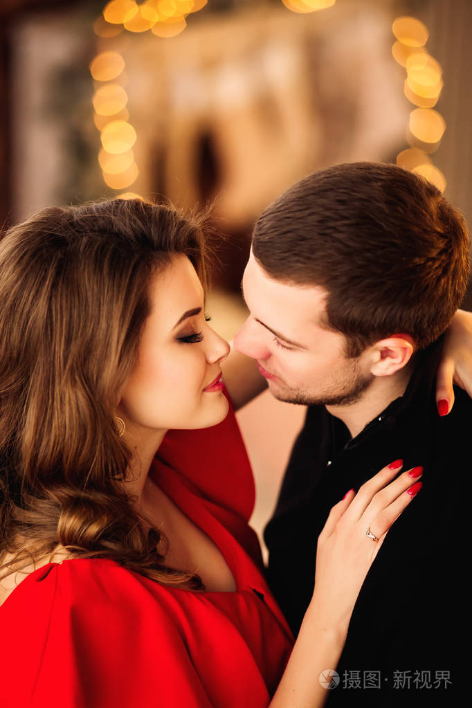 优雅的情侣拥抱和接吻关系幸福爱