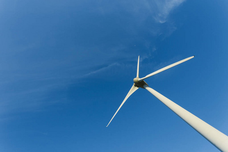 法国诺曼底一家发电发电厂的风力涡轮机。可再生能源的概念。环保发电。色调