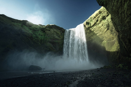 Skogarfoss 瀑布和夏季阳光明媚的日子冰岛