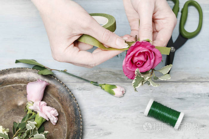 花店工作 如何做手腕胸花照片 正版商用图片0zsmip 摄图新视界 花店工作 如何做手腕胸花照片 正版商用图片0zsmip 摄图新视界