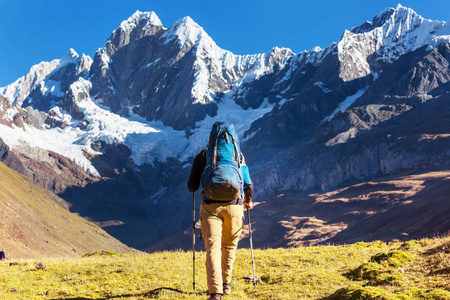 徒步旅行在科迪勒拉山系的场景