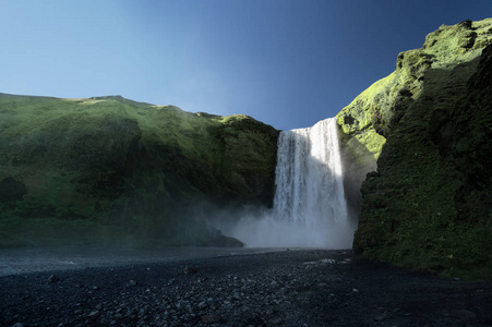 Skogarfoss 瀑布和夏季阳光明媚的日子冰岛