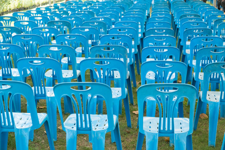 蓝色塑料椅子叠