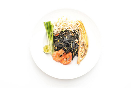 炒的虾 垫泰国黑色意面融合食物
