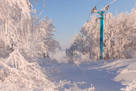 白雪皑皑的冬天风景