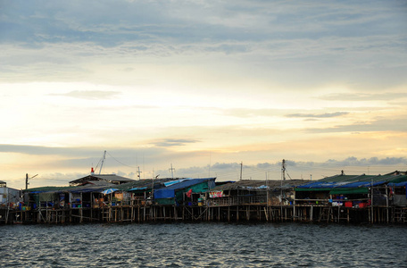 在海上建造的房屋作为海鲜市场, 泰国