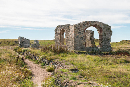 Dwynwen 的教堂, Llanddwyn 岛在安格尔西, 北威尔士