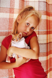 小女孩与红小猫